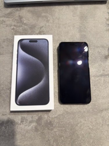 Apple iPhone 15 Pro Max (Μπλε/256 GB) + Pitaka + Flolab