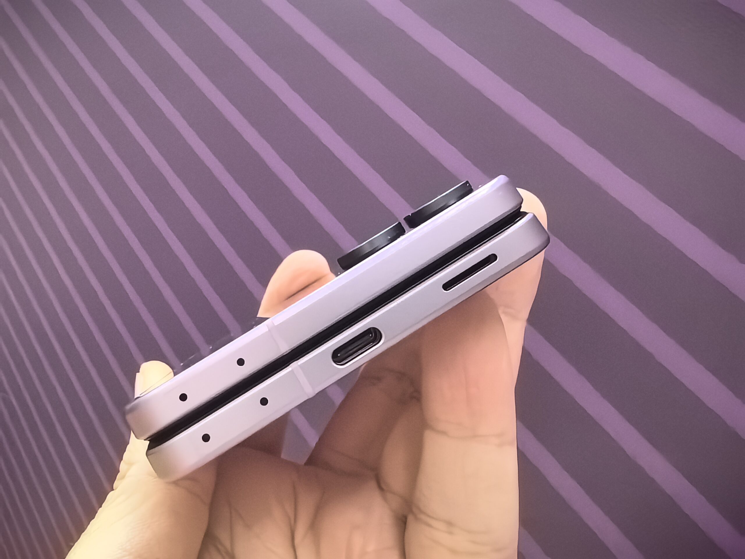 Samsung Galaxy Z Flip 8